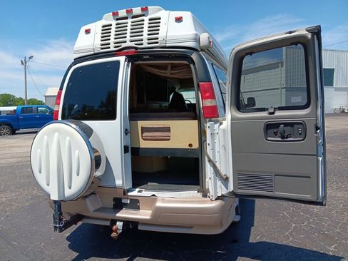 Used 2004 Chevrolet Express 3500 Extended RWD image 8