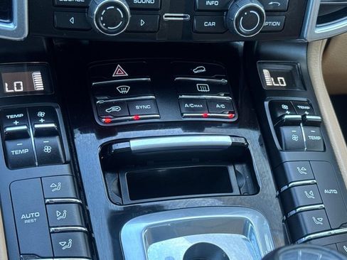 Used 2016 Porsche Cayenne AWD/4WD image 20