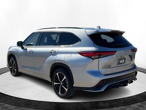 Certified 2022 Toyota Highlander XSE image 3