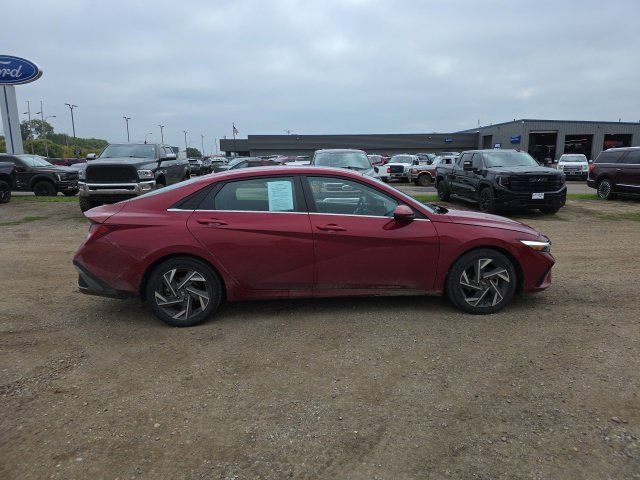 Used 2025 Hyundai Elantra SEL FWD image 8