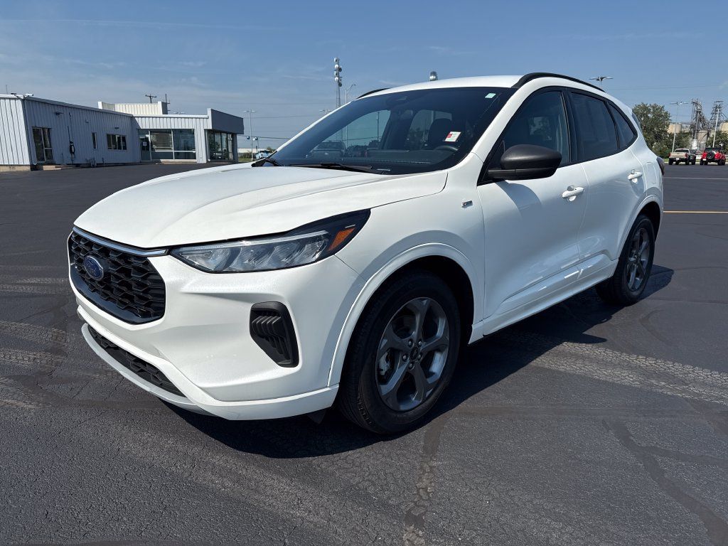 Used 2023 Ford Escape ST-Line w/ Tech Pack #1 AWD/4WD image 4