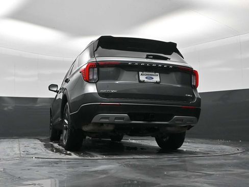 Used 2025 Ford Explorer Active w/ Active Comfort Package image 29