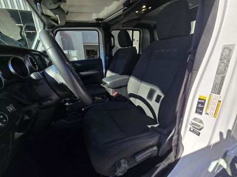 Used 2023 Jeep Gladiator Overland image 11