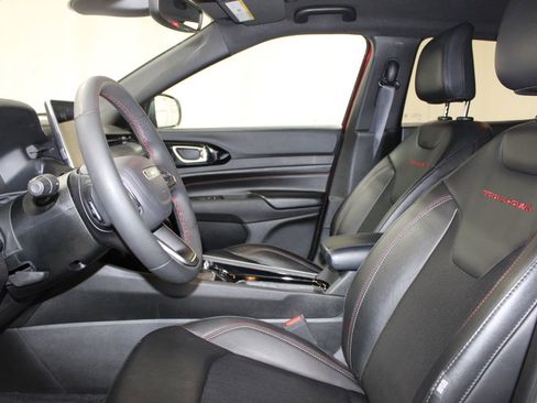 Used 2025 Jeep Compass Trailhawk AWD/4WD image 17