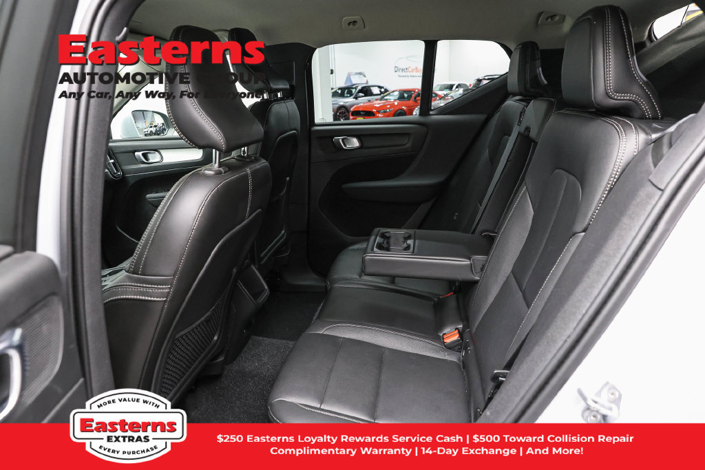 Used 2021 Volvo XC40 T4 Momentum FWD image 21