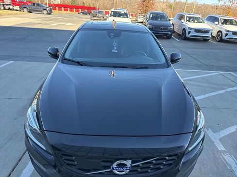 Used 2017 Volvo V60 T5 Cross Country w/ Climate Package image 2