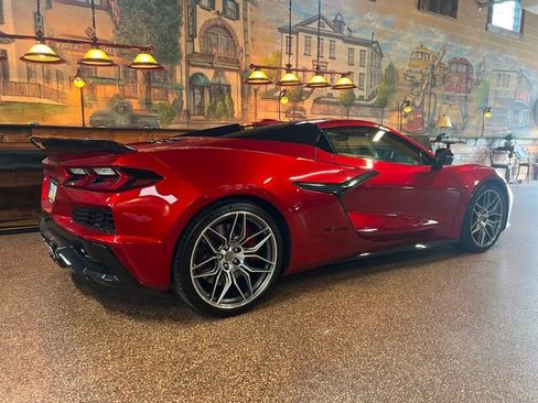 Used 2024 Chevrolet Corvette Z06 image 3