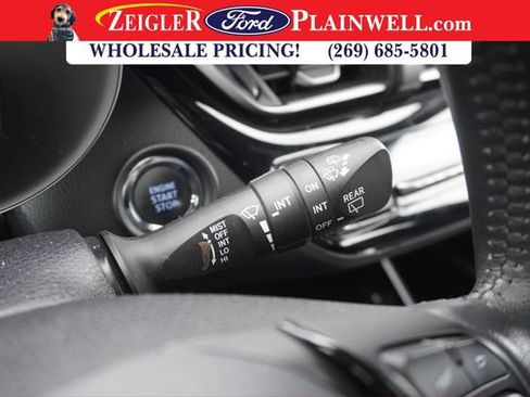 Used 2022 Toyota C-HR XLE image 22