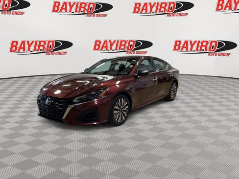 Used 2024 Nissan Altima 2.5 SV FWD image 4