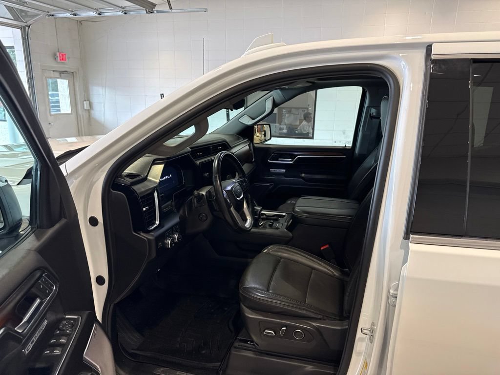 Used 2024 GMC Sierra 1500 Denali w/ Technology Package AWD/4WD image 24