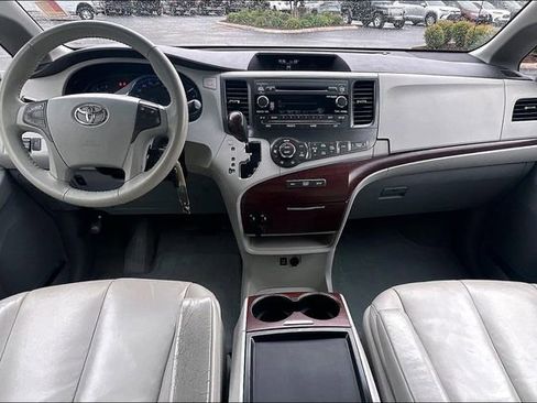 Used 2011 Toyota Sienna XLE FWD image 15