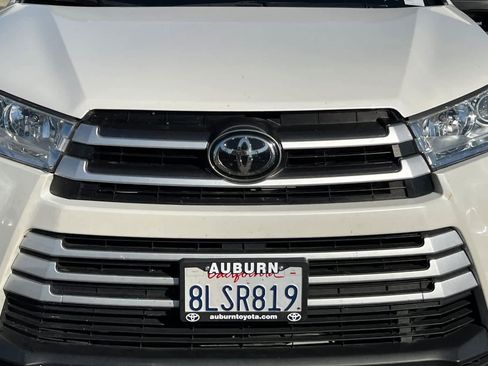 Certified 2019 Toyota Highlander LE AWD/4WD image 12