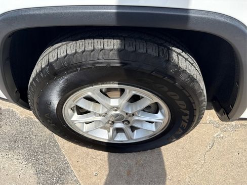 Used 2018 Jeep Grand Cherokee Laredo image 20