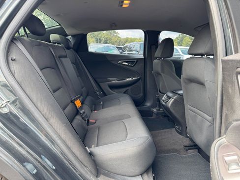 Used 2017 Chevrolet Malibu LT FWD image 17
