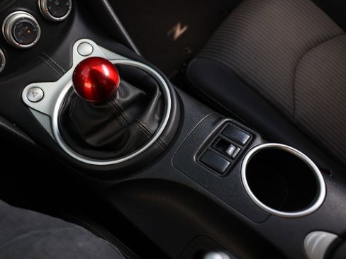 Used 2020 Nissan 370Z Coupe image 37