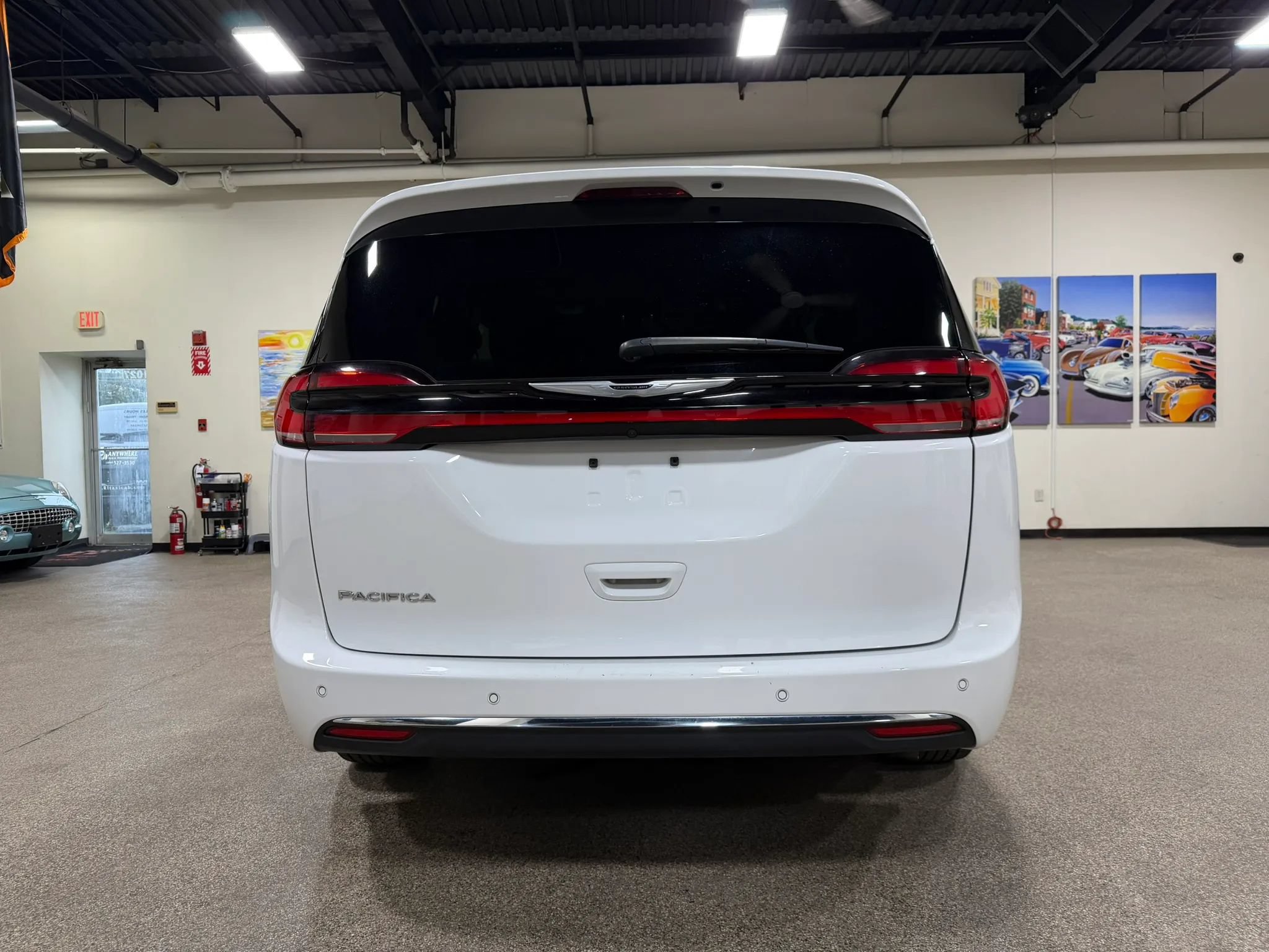 Used 2025 Chrysler Pacifica Select FWD image 6