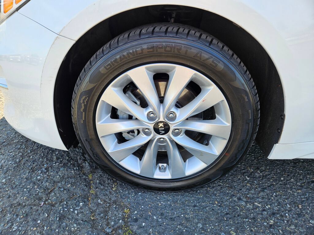 Used 2018 Kia Optima LX w/ 17" Alloy Wheels Package FWD image 8