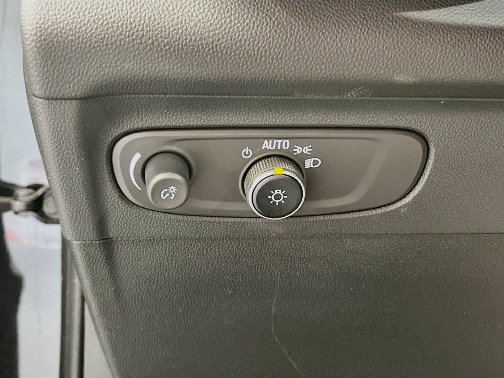 Used 2023 Buick Envision Essence AWD/4WD image 10