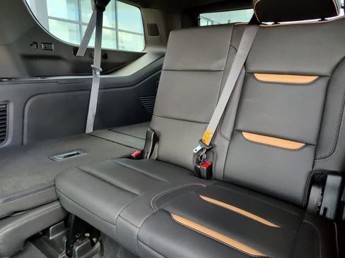 Used 2023 GMC Yukon XL AT4 image 30