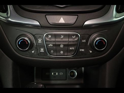 Used 2021 Chevrolet Equinox LT FWD image 21