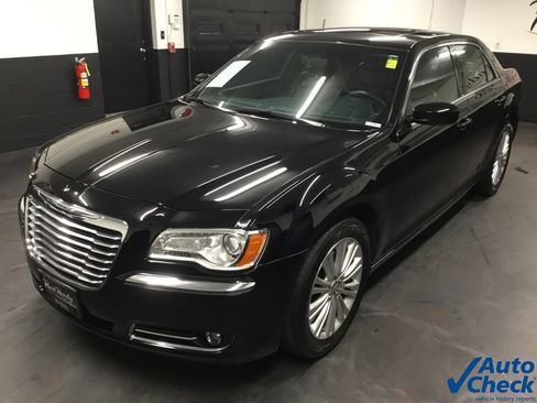Used 2013 Chrysler 300 AWD w/ Driver Convenience Group image 6