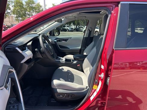 Used 2022 Toyota RAV4 XLE w/ Convenience Package AWD/4WD image 16
