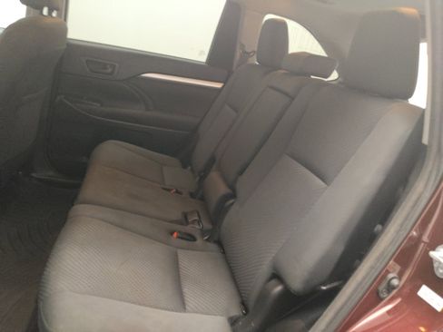 Used 2018 Toyota Highlander LE FWD image 18