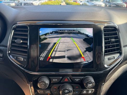 Used 2022 Jeep Grand Cherokee Laredo E w/ Security & Convenience Group image 18