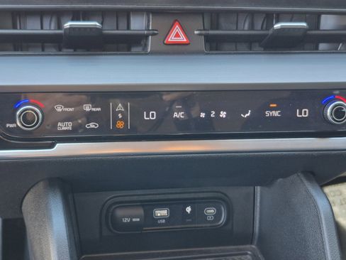 Used 2023 Kia Sportage EX image 29