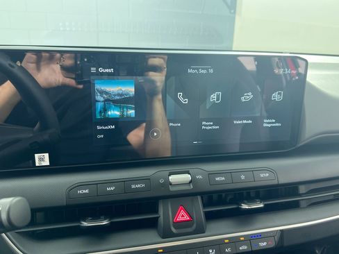 New 2025 Kia K4 LXS image 25