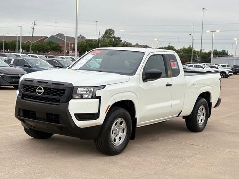 Certified 2025 Nissan Frontier S RWD image 3