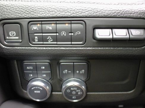 Used 2021 GMC Yukon Denali w/ Denali Premium Package image 60