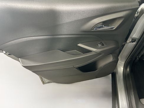 Used 2024 Chevrolet Trax LT FWD image 25