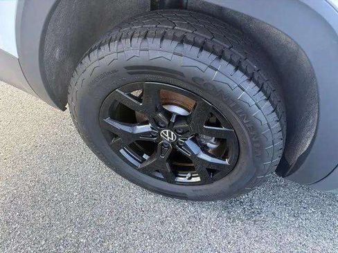 Certified 2025 Volkswagen Atlas Peak Edition SE AWD/4WD image 33