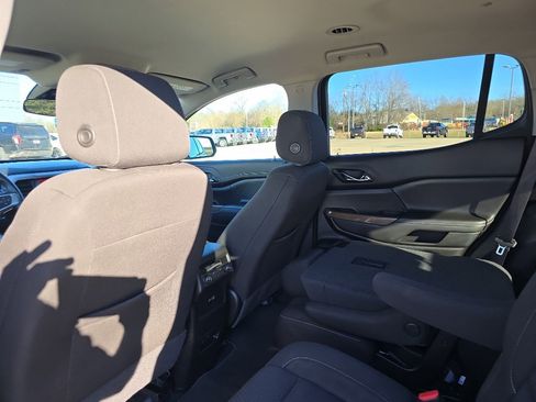 Used 2023 GMC Acadia SLE image 10