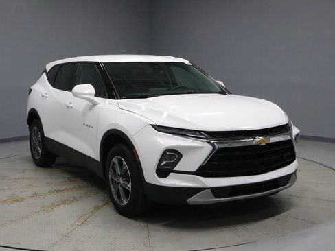 Used 2025 Chevrolet Blazer LT image 1