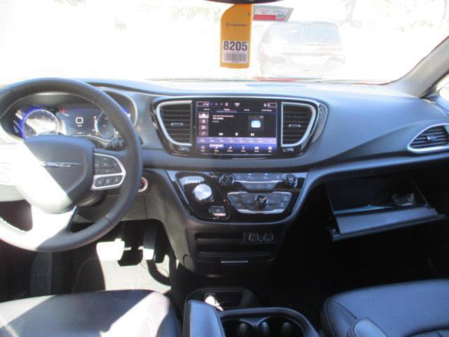 Certified 2025 Chrysler Pacifica Select FWD image 7