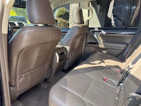 Used 2014 Lexus GX 460 w/ Premium Package image 9