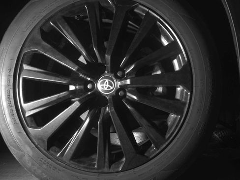 Certified 2025 Toyota Highlander XSE image 8