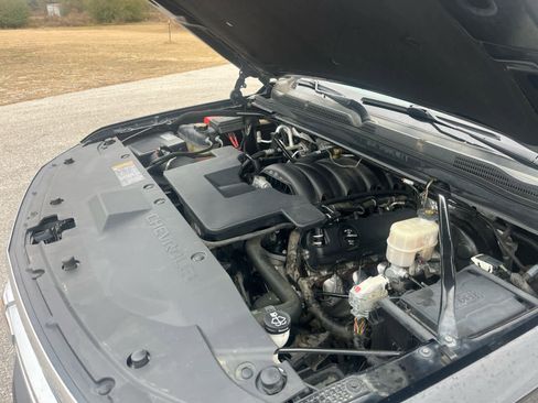 Used 2018 Chevrolet Suburban LT image 12