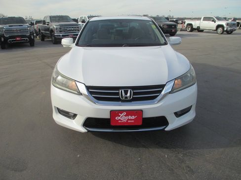 Used 2014 Honda Accord EX image 9