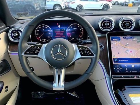 Used 2025 Mercedes-Benz C 300 4MATIC Sedan image 4