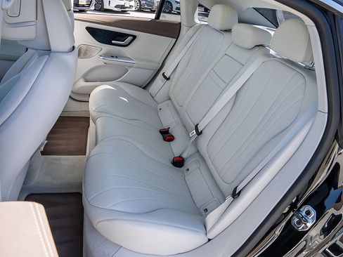 Used 2023 Mercedes-Benz EQE 500 4MATIC Sedan image 16