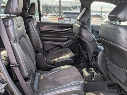 Used 2023 Jeep Grand Cherokee L Laredo image 23