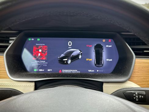 Used 2018 Tesla Model X 100D image 22