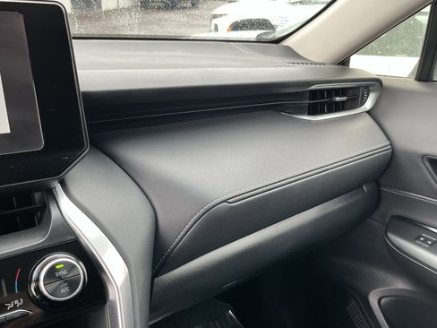 Used 2024 Toyota Venza LE image 24