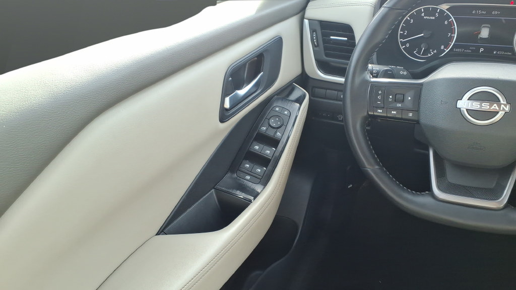 Used 2025 Nissan Rogue SV AWD/4WD image 21