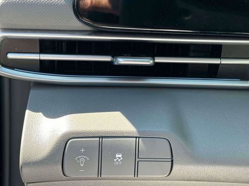 Used 2024 Hyundai Elantra SEL FWD image 16