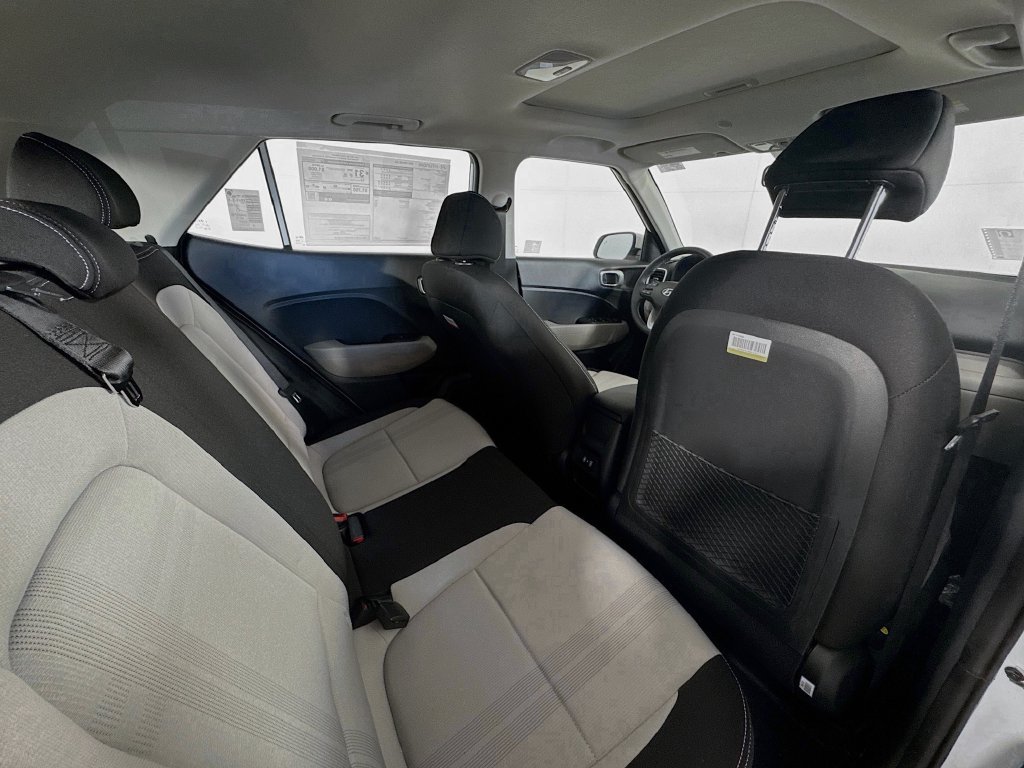 Used 2025 Hyundai Venue SEL FWD image 19