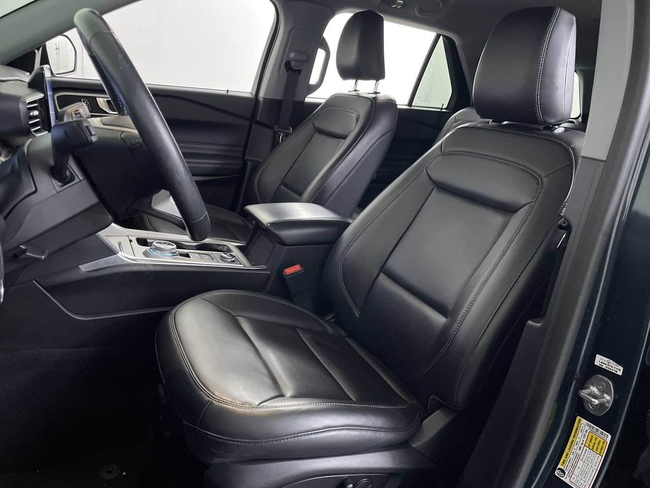 Used 2022 Ford Explorer XLT w/ Equipment Group 202A AWD/4WD image 13